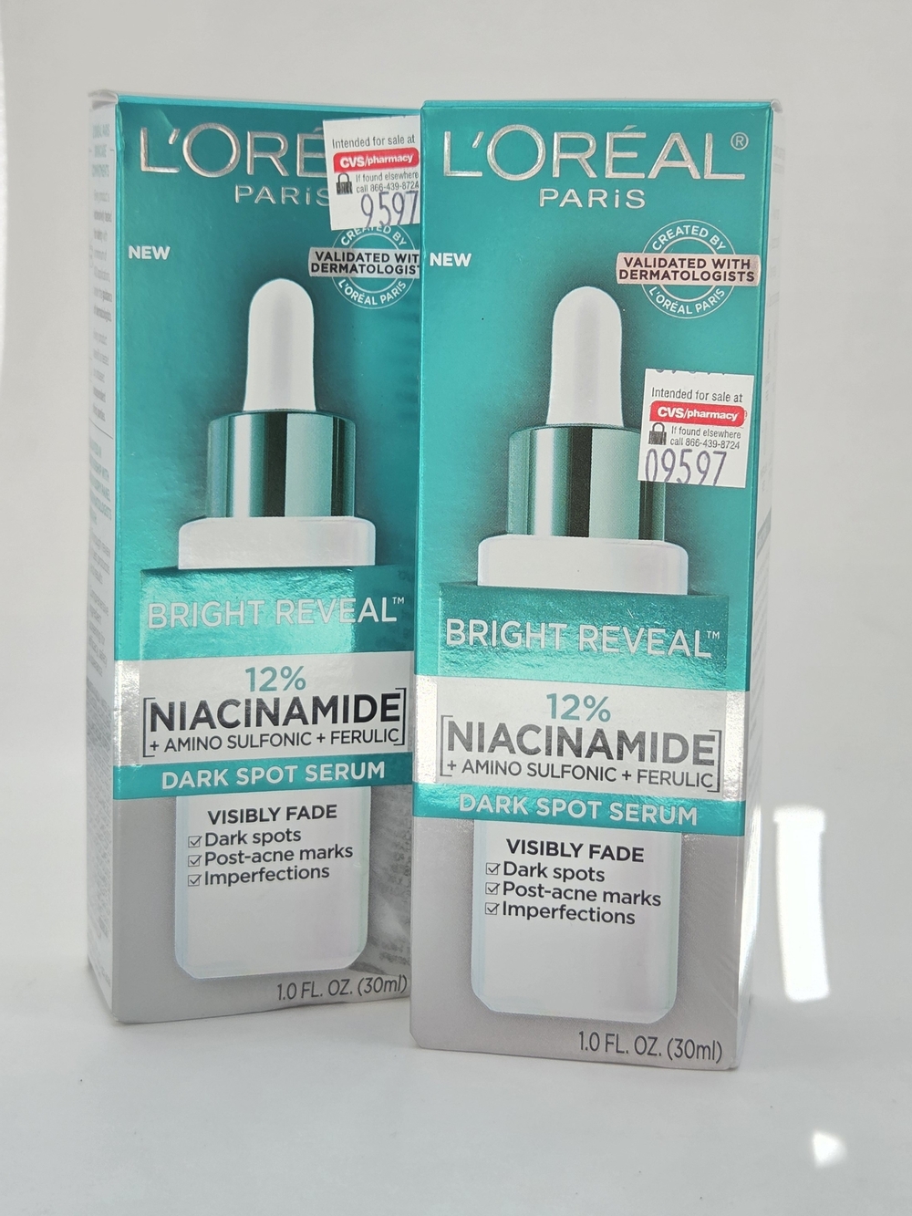 L'Oreal Bright Reveal Niacinamide Dark Spot Serum - Teal/White